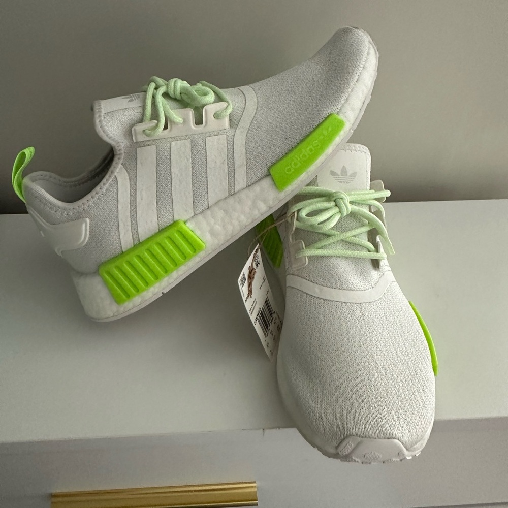 ❌SOLD❌ NWT Adidas NMD-R1